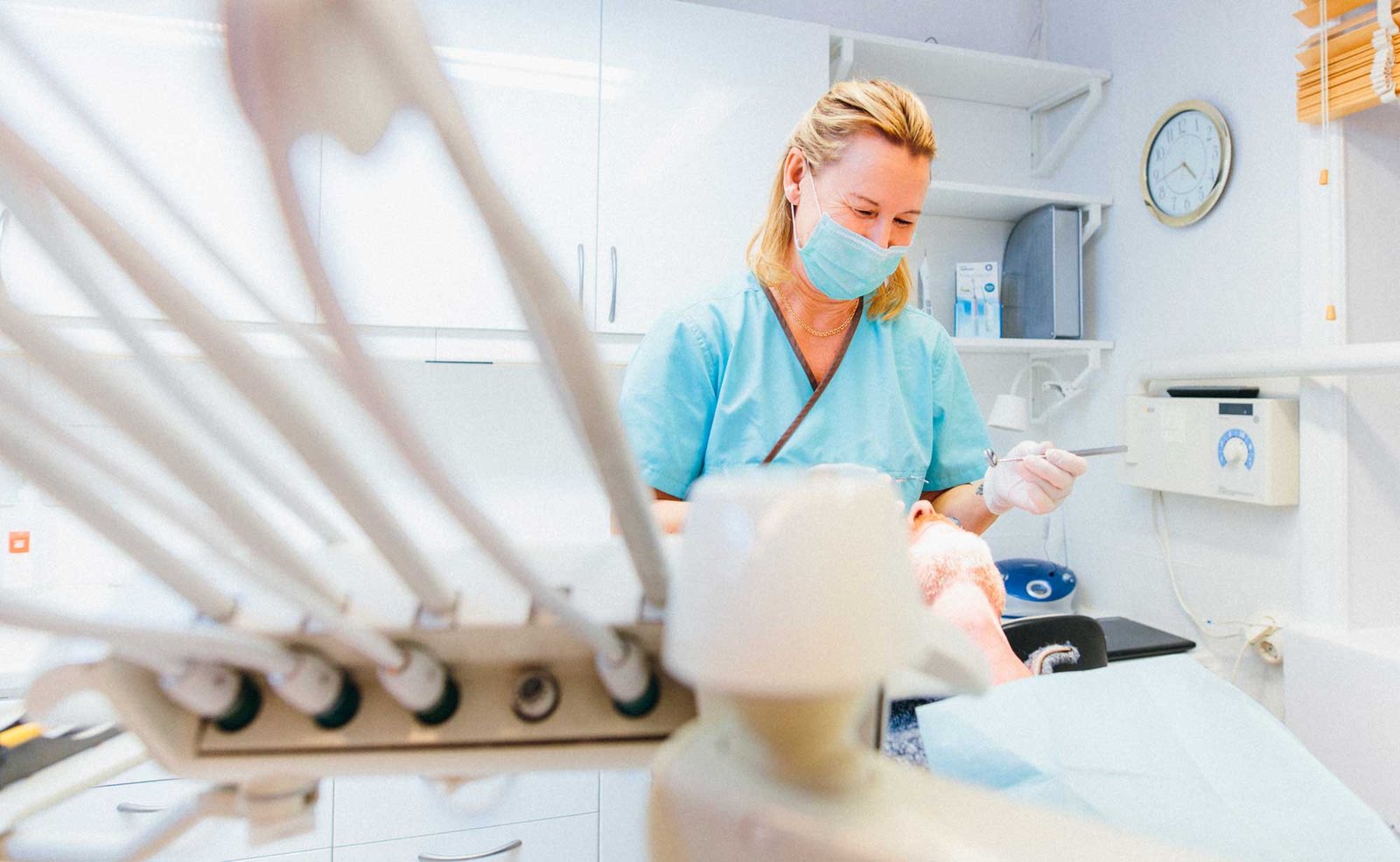 Tandhygienist vid behandlingsstolen